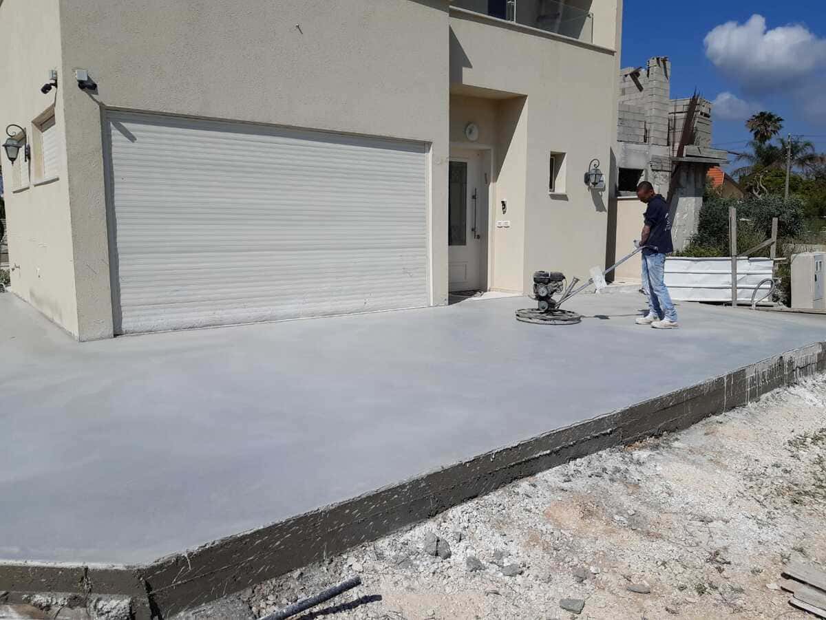 יציקת בטון מוחלק בבית פרטי בעתלית